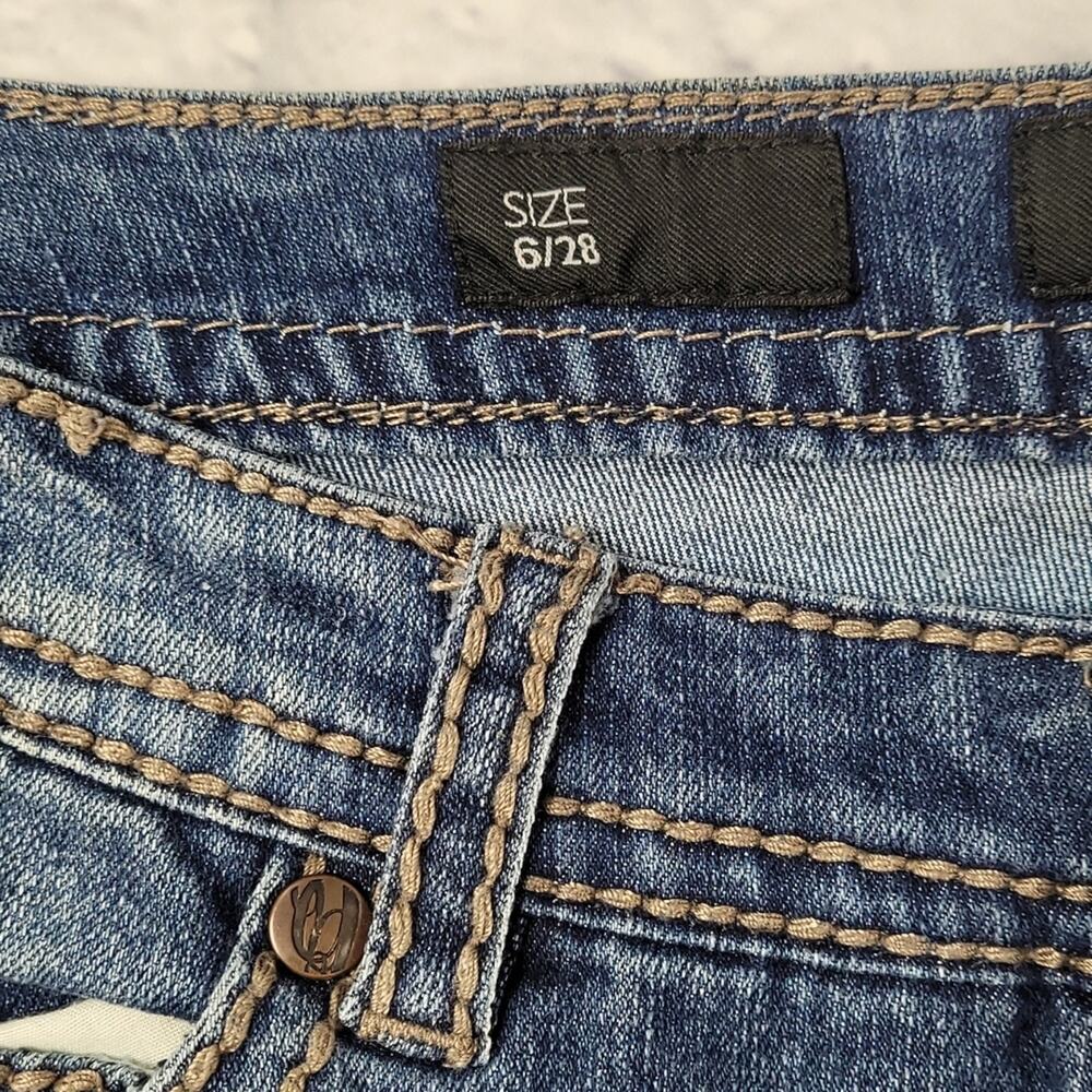 Nine West Bling Embroidered Rhinestone Studded Cropped Jeans size 6 Thick Stitch - Picture 12 of 15